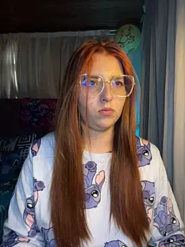 CoraVibes live sex cam