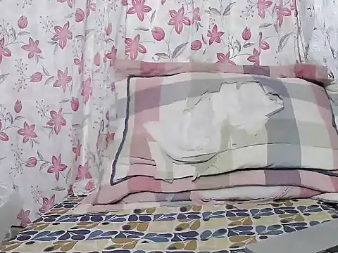 Micha_LustyLuxe's cam snapshot