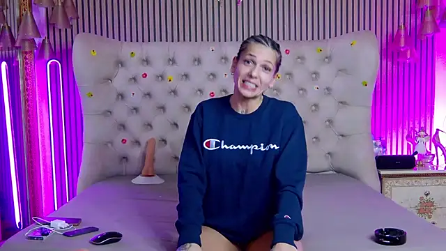 PlayfulShow's cam snapshot