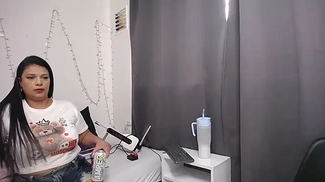 Nicol_Love0's cam snapshot