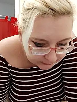 VikaKing live sex cam