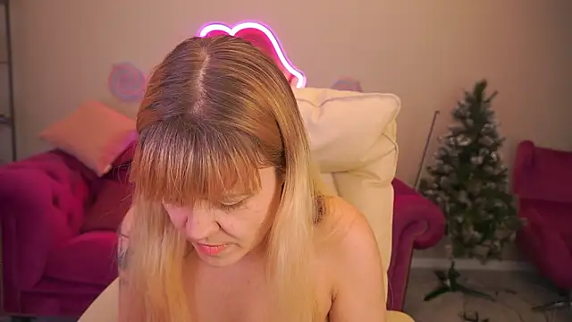 BellaLaPetit's cam snapshot