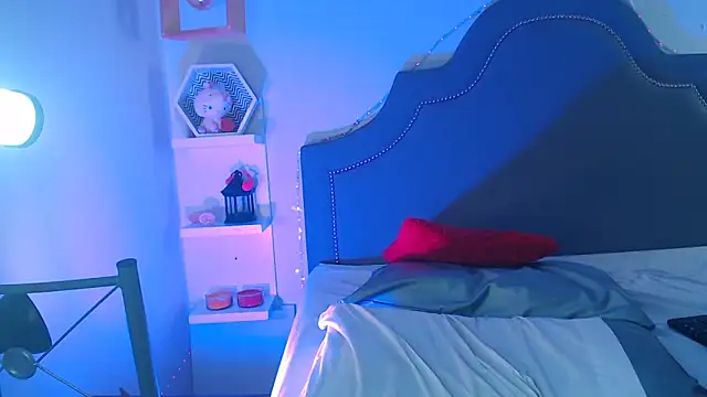 pocahontamoon's cam snapshot