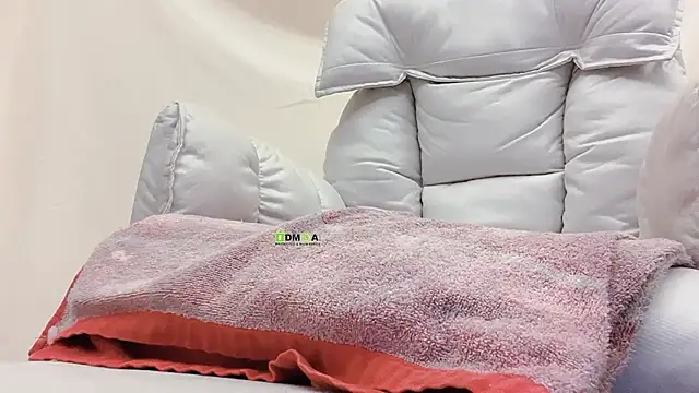 Tw_Zoella's cam snapshot