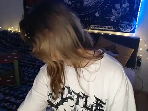 AlienforTwenty's cam snapshot