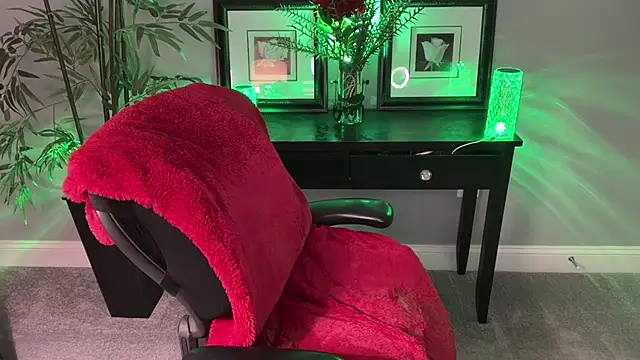 ItsNikki's cam snapshot