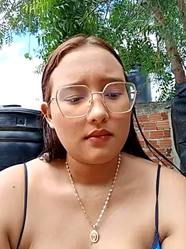 young_dairy01's cam snapshot