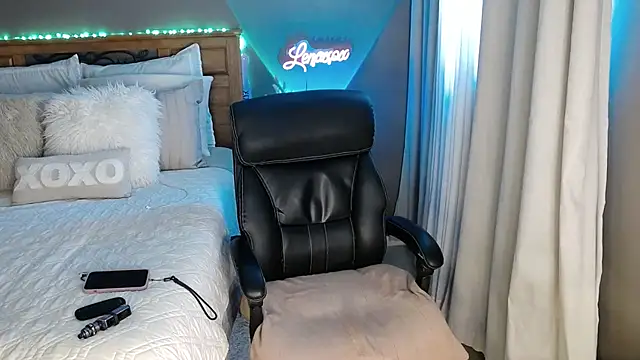 Lenaxox live sex cam