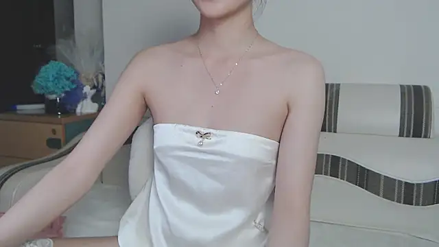 SuziiLove live sex cam