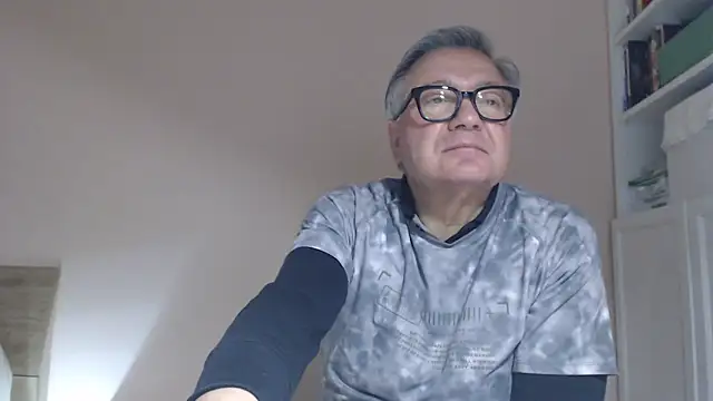 YOU6me's cam snapshot