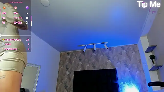 april_dumont's cam snapshot