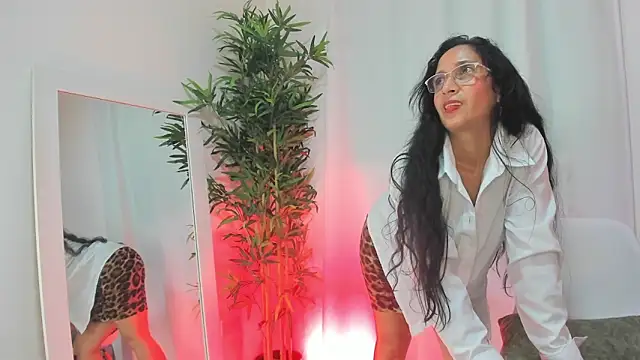 AnnaArela's cam snapshot