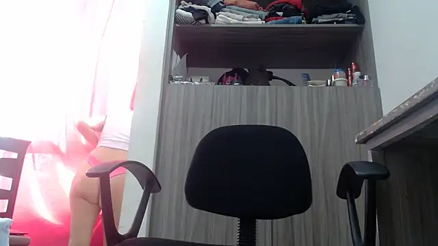 nicolle_milf1978's cam snapshot