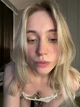 LovelyMiu's cam snapshot