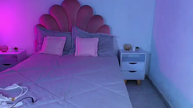 MiaColucci18's cam snapshot