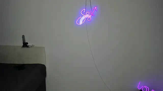 Bitch_Coin live sex cam