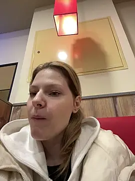 MaryHiggins live sex cam