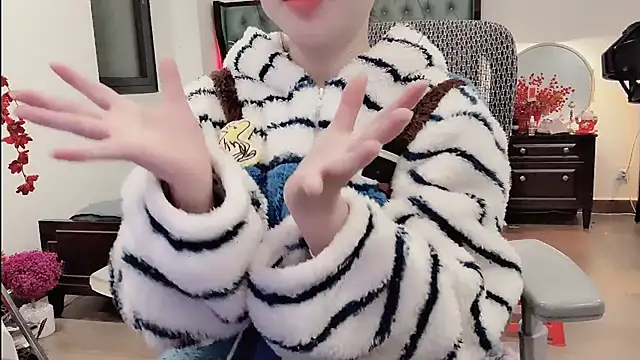 Caryln-Bun live sex cam