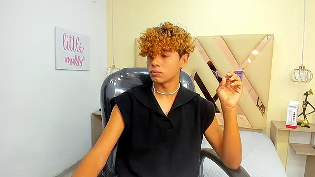 Anyelo_Twink live sex cam