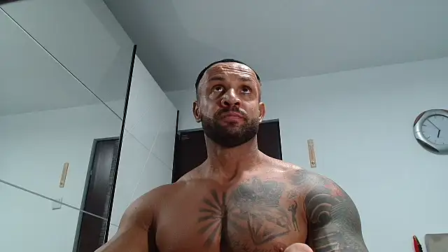 Magnificmuscles89 live sex cam