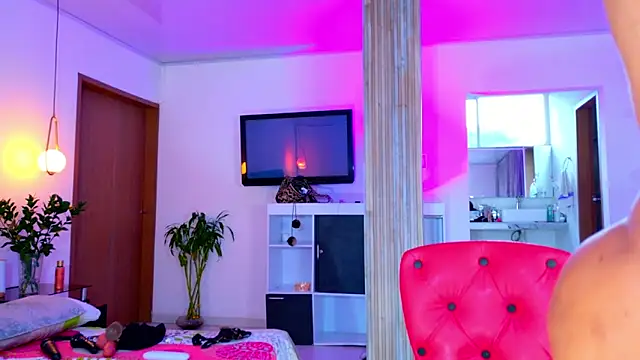 SQUIRT4UMEGAN live sex cam