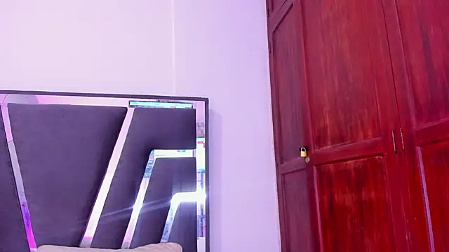 ElleDiamond1's cam snapshot