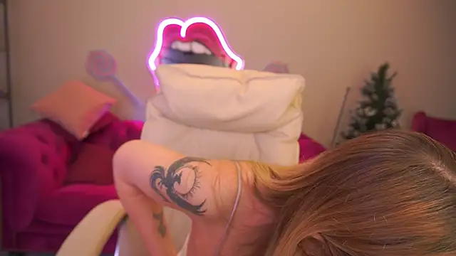 BellaLaPetit's cam snapshot