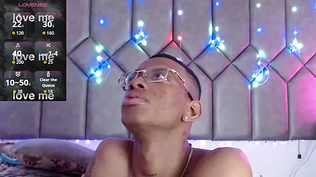 Tiffany_Valentine15's cam snapshot