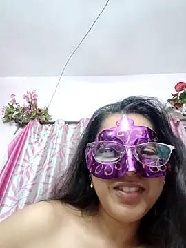 thanusi_2's cam snapshot