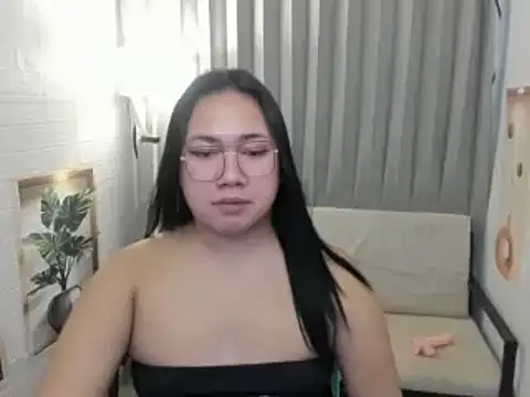 TsUncutKaren's cam snapshot