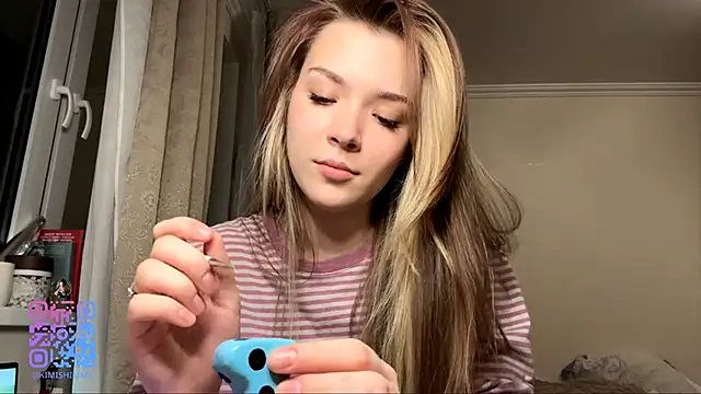 Kimi_Luckman's cam snapshot