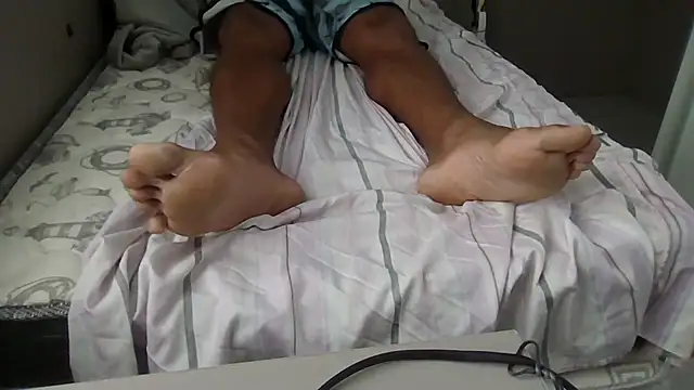 JUNINHOLEKEJR live sex cam