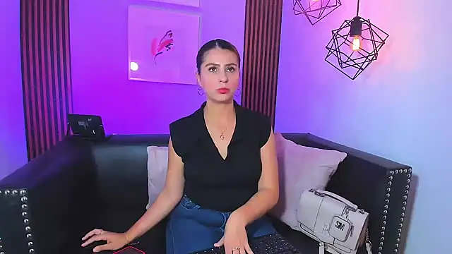 Nahiajhonson_'s cam snapshot