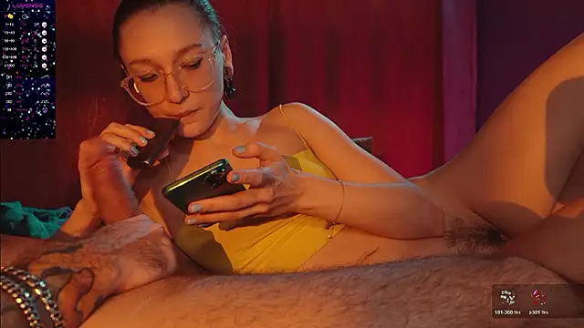 Strawberrywithcream18 live sex cam