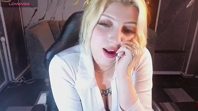 Kitty_fox_b's cam snapshot