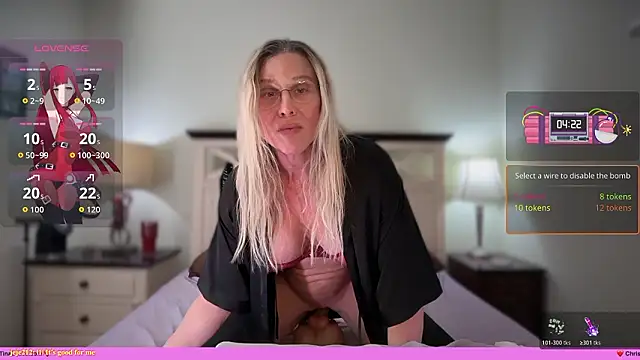 ChrisTinaBruce's cam snapshot