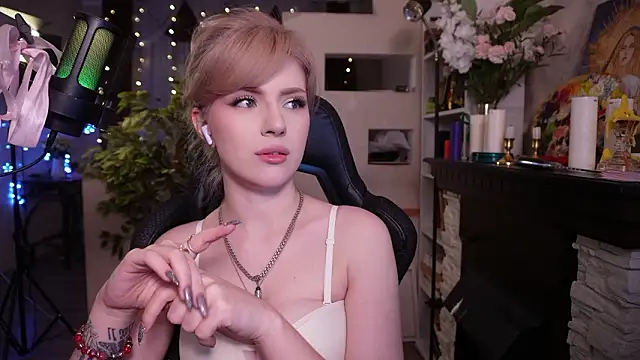 Chriss_Fox's cam snapshot