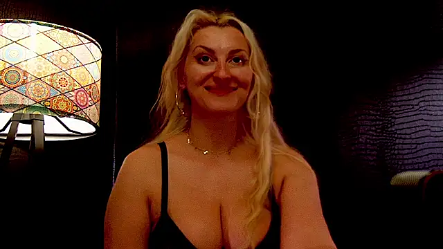 LeticiaReys live sex cam