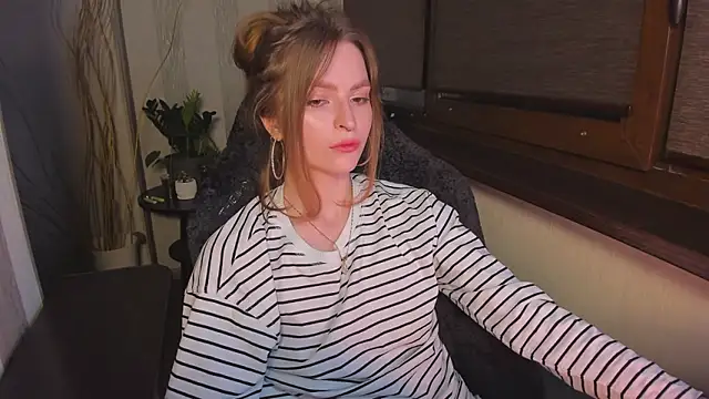 MollyRufous's cam snapshot