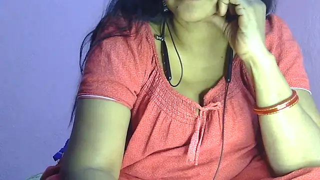 Pooja-suman's cam snapshot