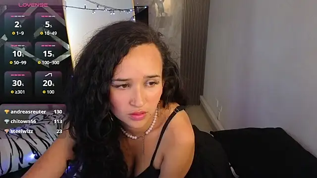 bella_vibess_s's cam snapshot