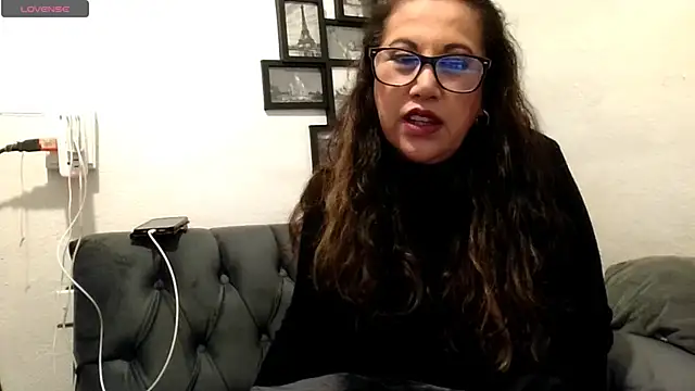 MirandaLatinaLovely's cam snapshot