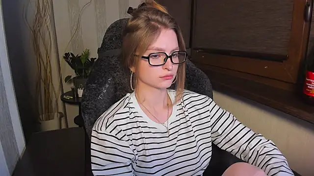 MollyRufous's cam snapshot