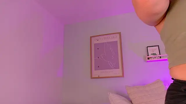 BelaMiller_'s cam snapshot