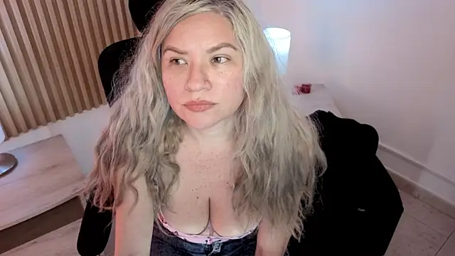 MarianL0ve's cam snapshot