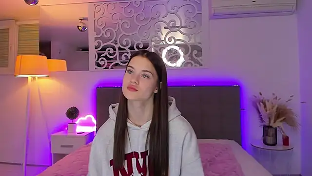 LuisaClover's cam snapshot