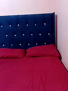 Luciouslips00's cam snapshot