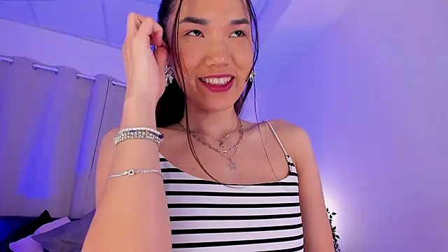 Divine_Madeleine live sex cam