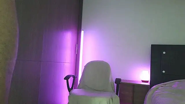 MisterEnigma's cam snapshot