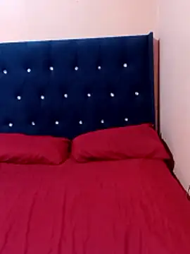 Luciouslips00's cam snapshot